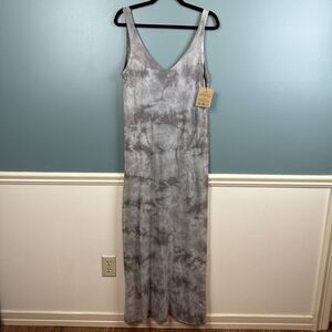 LVR NWT Maxi Dress Women’s Size Medium Tie Dye Sleeveless Gray Soft Comfy Summer
